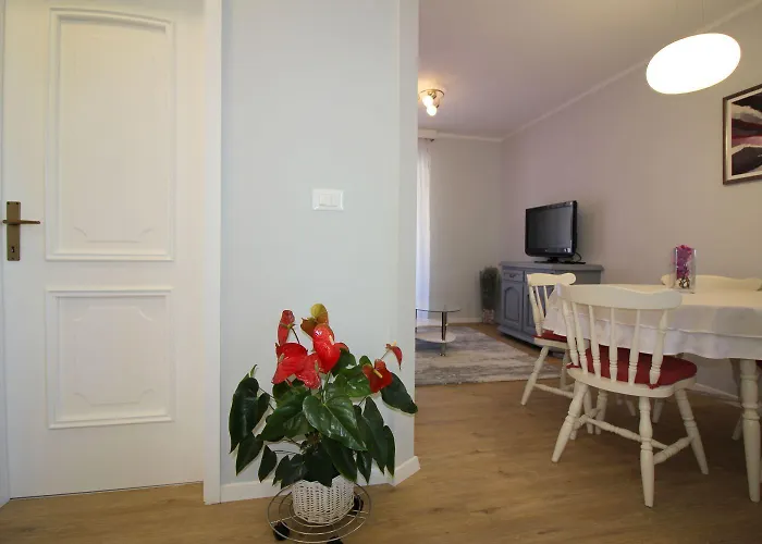 Appartement Idyllisches Nur 700 Meter Zum Mit Balkon, Garten, Wifi