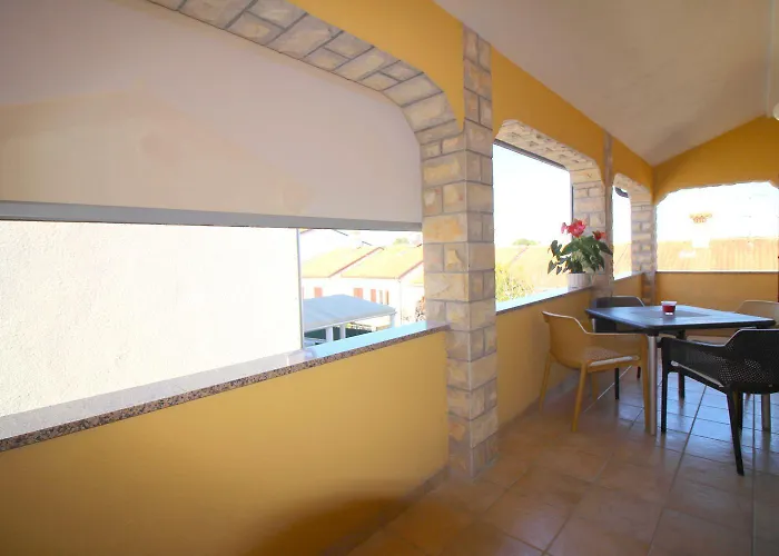 Idyllisches Nur 700 Meter Zum Mit Balkon, Garten, Wifi דירה *