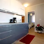 Apartment Idyllisches Nur 700 Meter Zum Mit Balkon, Garten, Wifi *