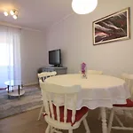 Idyllisches Nur 700 Meter Zum Mit Balkon, Garten, Wifi Apartment *