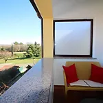 Apartment Idyllisches Nur 700 Meter Zum Mit Balkon, Garten, Wifi Porec