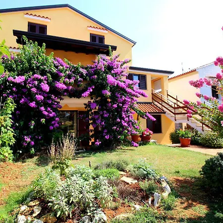 Idyllisches Nur 700 Meter Zum Mit Balkon, Garten, Wifi פורץ