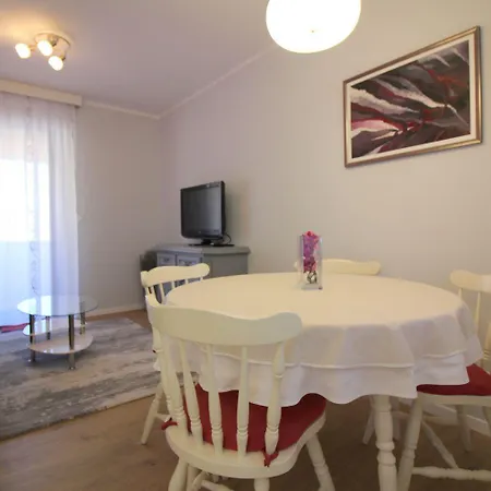 Idyllisches Nur 700 Meter Zum Mit Balkon, Garten, Wifi דירה *