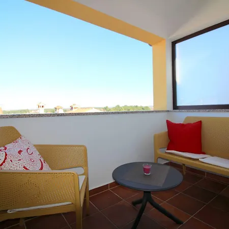 Idyllisches Nur 700 Meter Zum Mit Balkon, Garten, Wifi * Porec