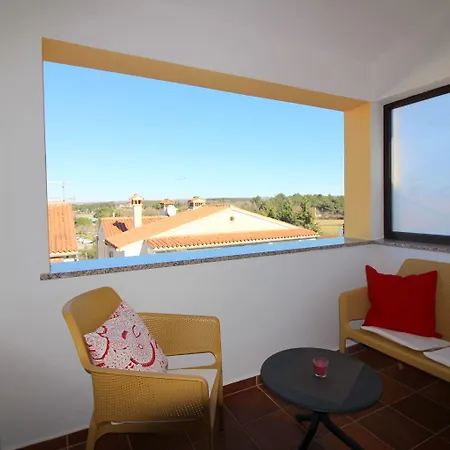 Idyllisches Nur 700 Meter Zum Mit Balkon, Garten, Wifi דירה *