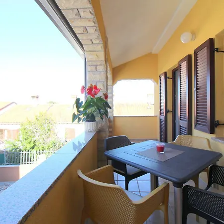 Appartamento Idyllisches Nur 700 Meter Zum Mit Balkon, Garten, Wifi