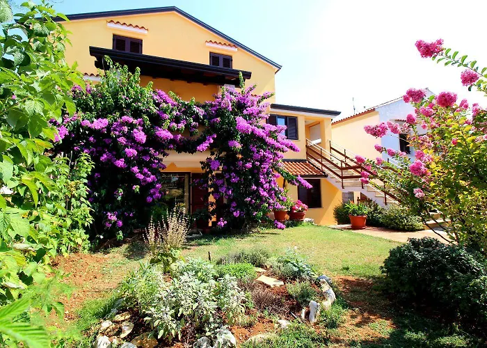 Idyllisches Nur 700 Meter Zum Mit Balkon, Garten, Wifi Porec