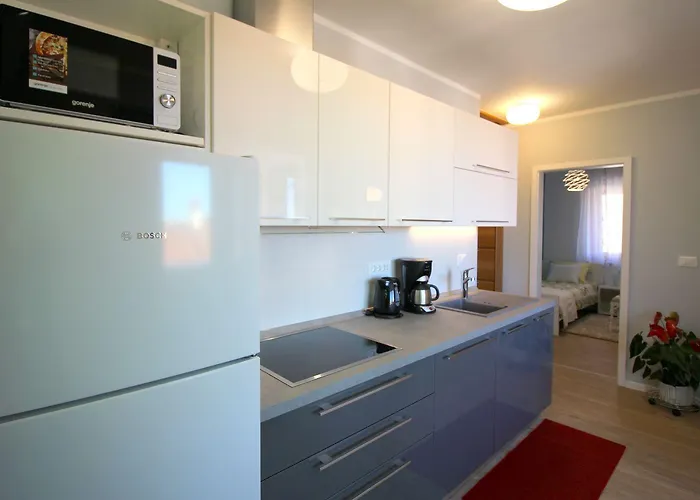 Apartment Idyllisches Nur 700 Meter Zum Mit Balkon, Garten, Wifi