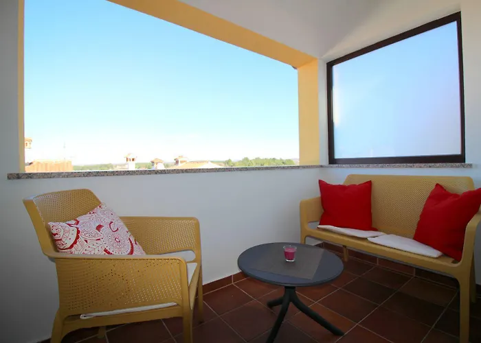 Idyllisches Nur 700 Meter Zum Mit Balkon, Garten, Wifi * Porec