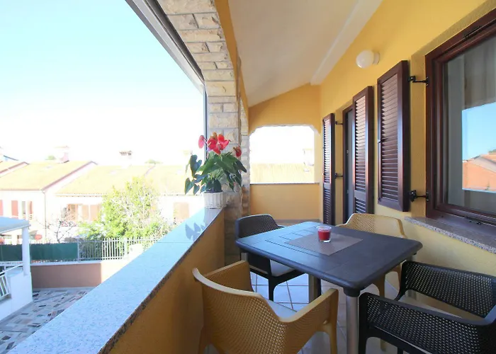 Appartamento Idyllisches Nur 700 Meter Zum Mit Balkon, Garten, Wifi